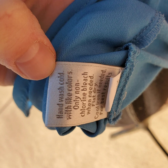 Lauren Conrad Sleeveless Blue Floral Embroidered Keyhole Back Shirt Size Medium - Picture 9 of 12